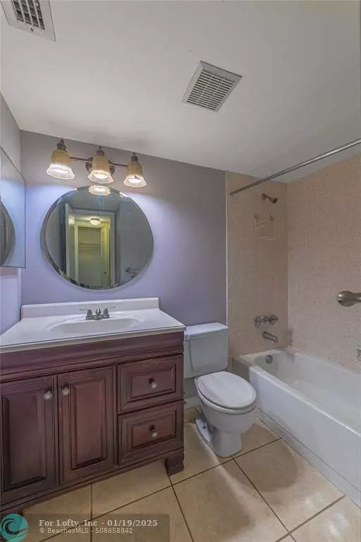 313 Knotty Pine Cir #D-2, Greenacres, FL 33463