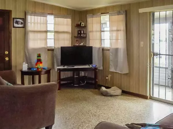 7607 LAVENDER LN, Tampa, FL 33619