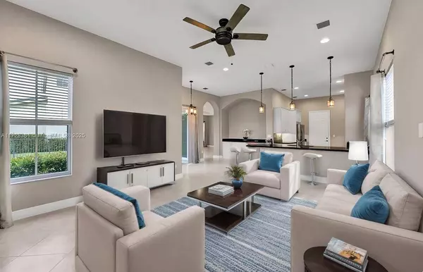 5165 VIZCAYA ST, Naples, FL 34142