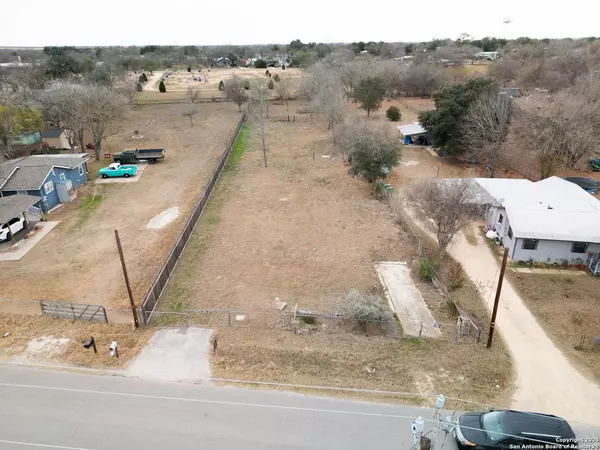 18717 WISDOM RD, Lytle, TX 78052-9703