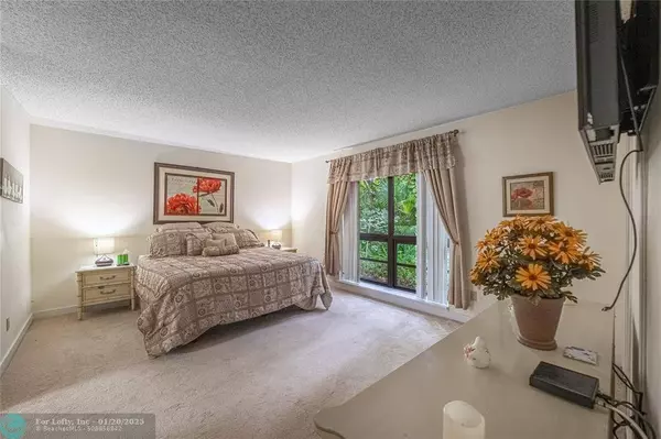 221 Brackenwood Ter #221, Palm Beach Gardens, FL 33418