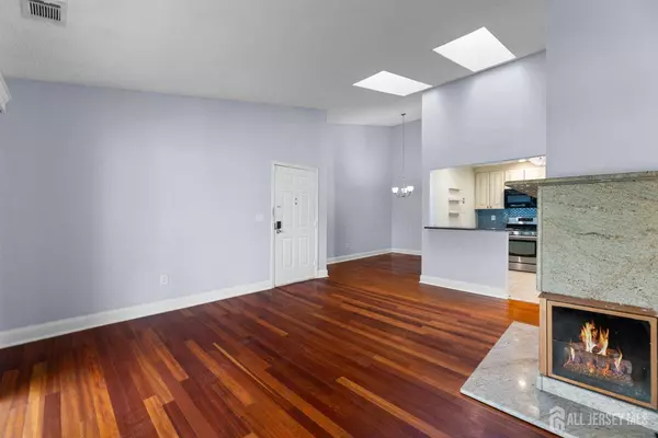 440 Danbury LN, East Brunswick, NJ 08816