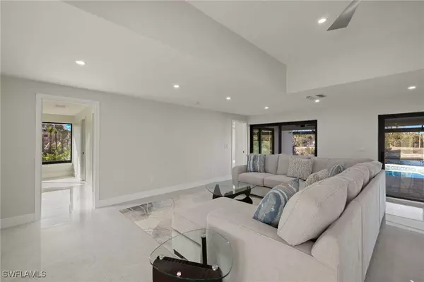 803 Lindgren BLVD, Sanibel, FL 33957