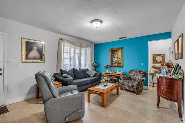 1040 SW 73rd Ct, Miami, FL 33144