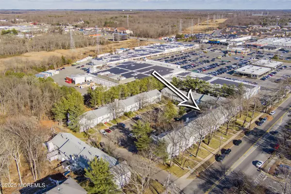 32 Louisburg Sq Square, Lakewood, NJ 08701