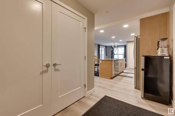 #221 5504 SCHONSEE DR NW, Edmonton, AB T5Z 0N9