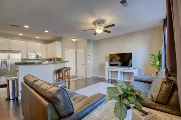 601 MENAUL BLVD NE #3702, Albuquerque, NM 87107