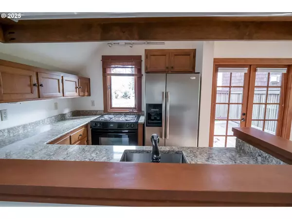 211 SPYGLASS DR, Eugene, OR 97401