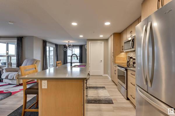 #221 5504 SCHONSEE DR NW, Edmonton, AB T5Z 0N9