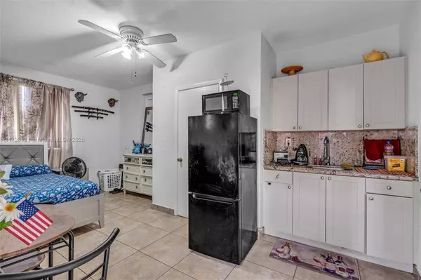 1040 SW 73rd Ct, Miami, FL 33144