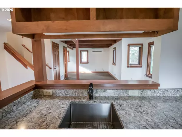 211 SPYGLASS DR, Eugene, OR 97401