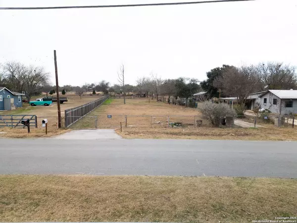 18717 WISDOM RD, Lytle, TX 78052-9703