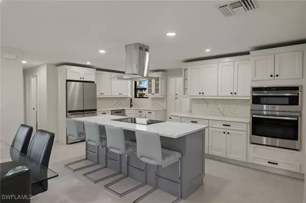 803 Lindgren BLVD, Sanibel, FL 33957