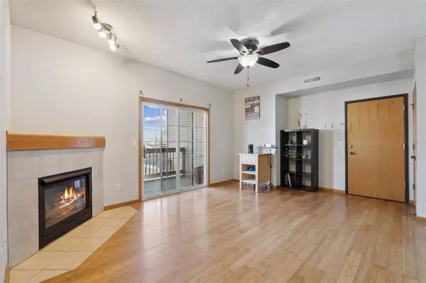 2743 Triple Crown Ln #8, Iowa City, IA 52240