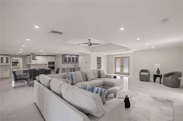 803 Lindgren BLVD, Sanibel, FL 33957