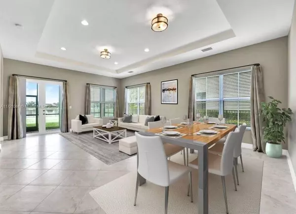 5165 VIZCAYA ST, Naples, FL 34142