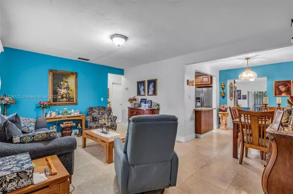 1040 SW 73rd Ct, Miami, FL 33144