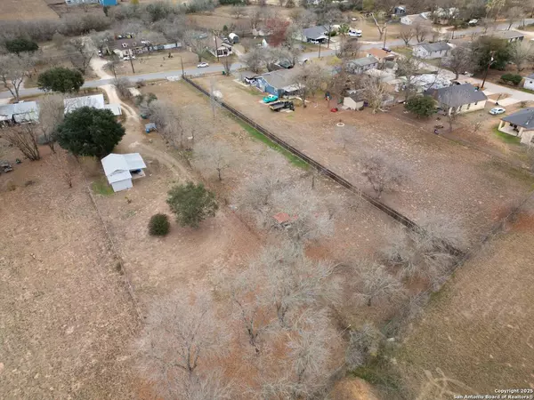 18717 WISDOM RD, Lytle, TX 78052-9703