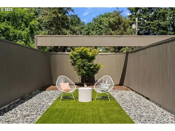 2725 SW SHERWOOD DR, Portland, OR 97201