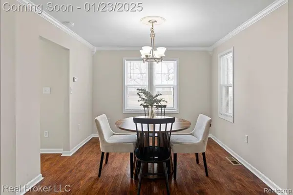 9201 HUTCHINS Street, White Lake, MI 48386