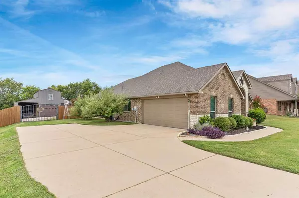 1086 Meadow Hill Drive, Lavon, TX 75166