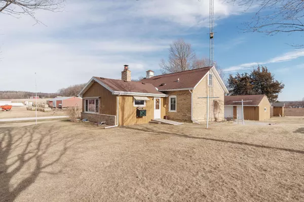 W3653 Decora Rd, Hubbard, WI 53032