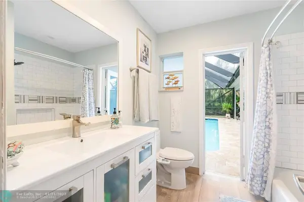 7451 NW 7th Ct, Plantation, FL 33317