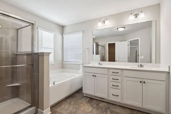 1867 August DR, Shakopee, MN 55379