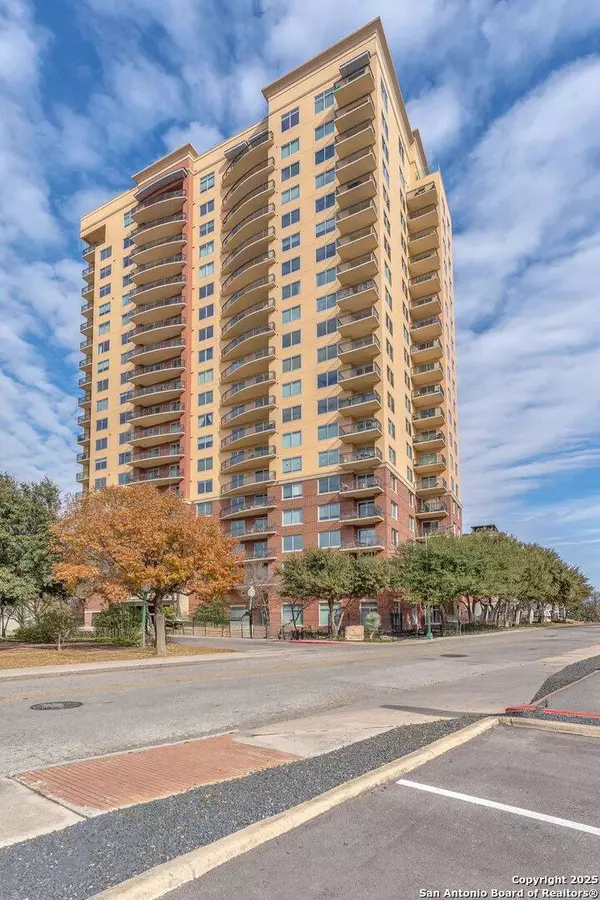 215 N Center St UNIT 908, San Antonio, TX 78202-2765