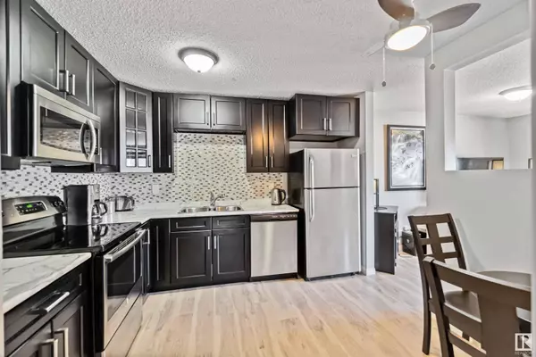 17047 100 ST NW, Edmonton, AB T5X 4R8
