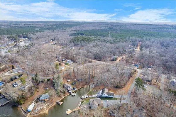 111 Waterway DR, Lexington, NC 27292