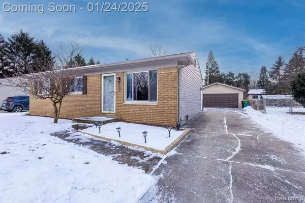 33613 LONGWOOD Drive, Farmington Hills, MI 48335