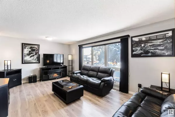 17047 100 ST NW, Edmonton, AB T5X 4R8