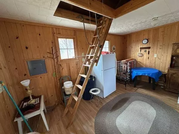 18117 S Frank Road, Gays Mills, WI 54631