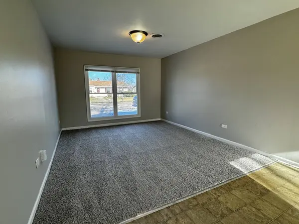 5 Dover Avenue, Romeoville, IL 60446