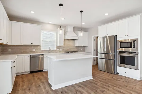 1867 August DR, Shakopee, MN 55379