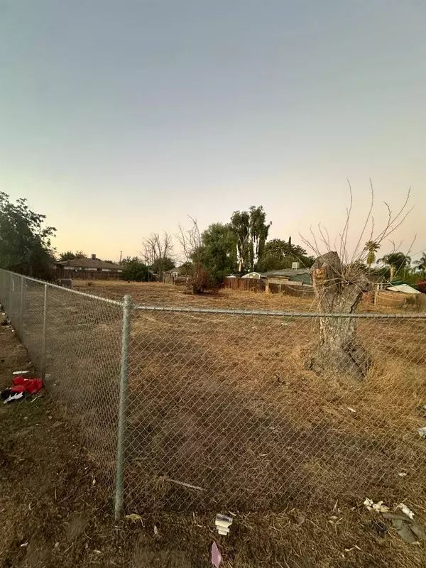 1370 N Rowell AVE, Fresno, CA 93703