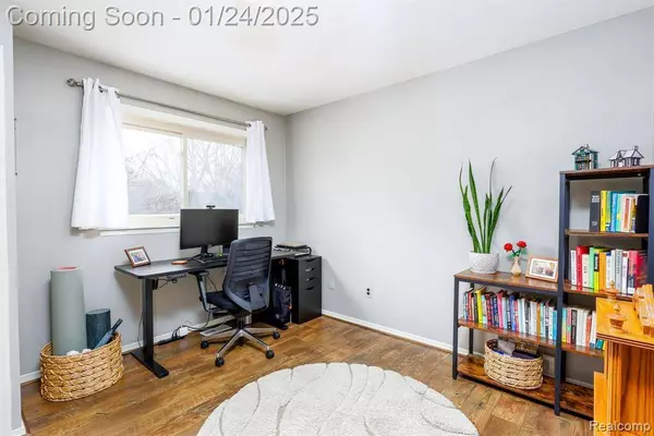 33613 LONGWOOD Drive, Farmington Hills, MI 48335