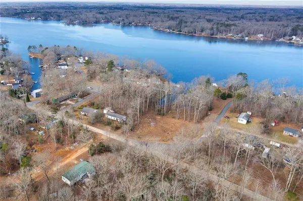 111 Waterway DR, Lexington, NC 27292