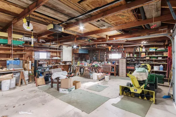 W3653 Decora Rd, Hubbard, WI 53032