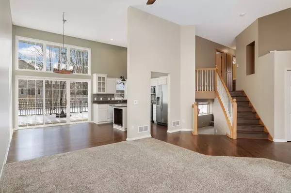 1375 Narcissus Curve, Victoria, MN 55386