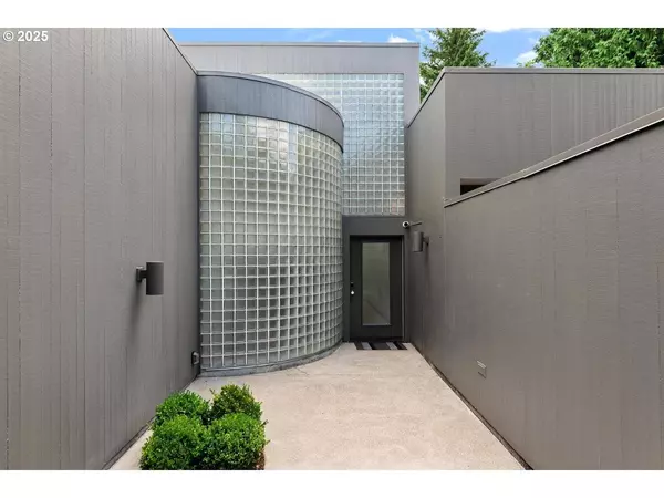 2725 SW SHERWOOD DR, Portland, OR 97201