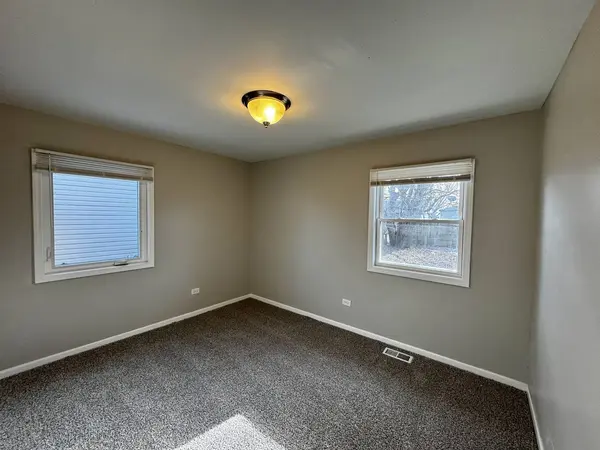 5 Dover Avenue, Romeoville, IL 60446