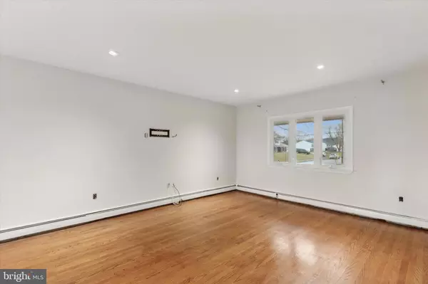 424 JENNIFER LN, Norristown, PA 19403