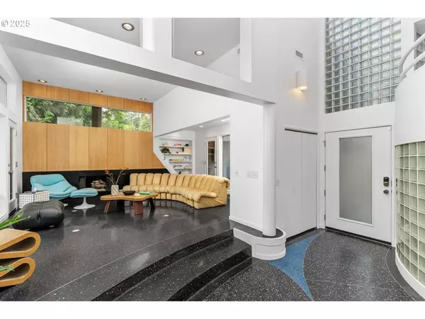 2725 SW SHERWOOD DR, Portland, OR 97201