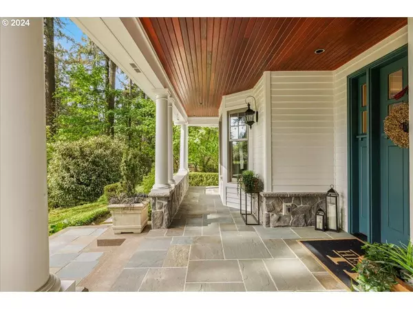 260 IRON MOUNTAIN BLVD, Lake Oswego, OR 97034