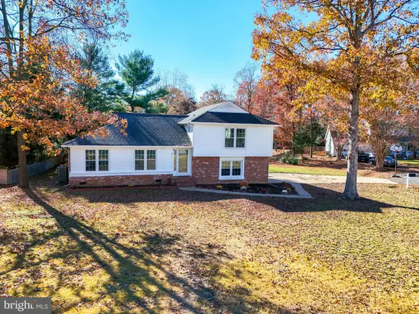 8 SANFORD CIR, Fredericksburg, VA 22407