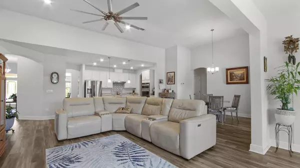 186 Hollow Log Lane, Freeport, FL 32439