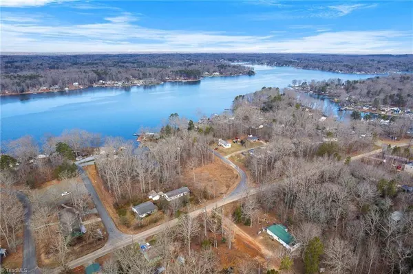 111 Waterway DR, Lexington, NC 27292