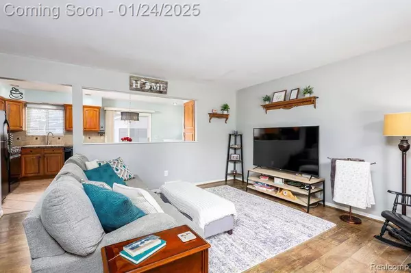 33613 LONGWOOD Drive, Farmington Hills, MI 48335